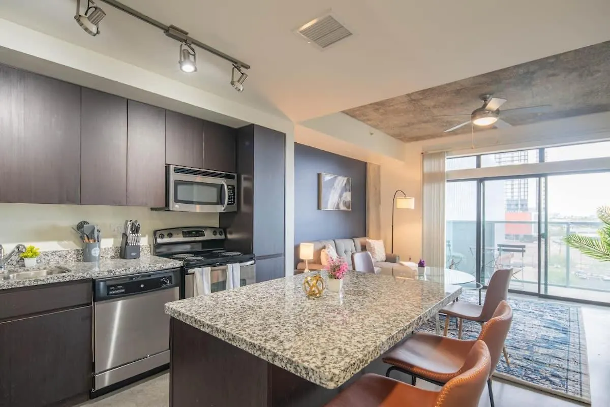 Beautiful 1Bd - Central Downtown -Gym, Pool, Parking Phoenix