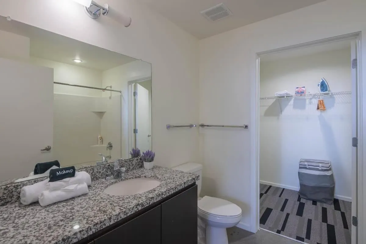 Beautiful 1Bd - Central Downtown -Gym, Pool, Parking Phoenix